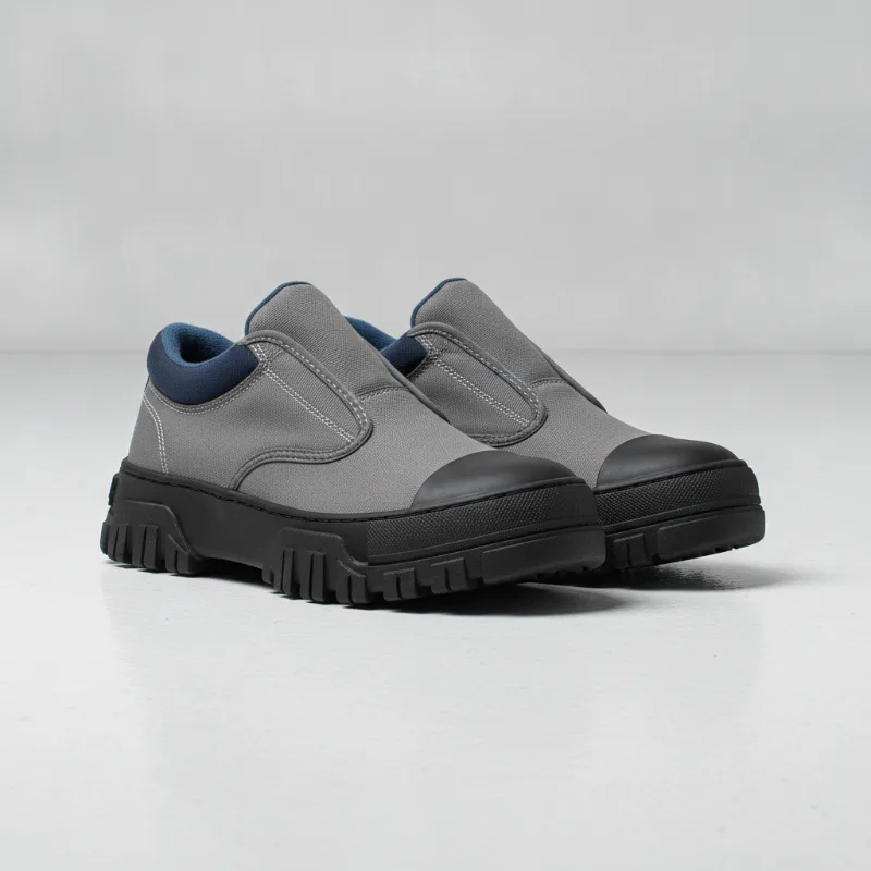 รองเท้าผ้าใบกันลื่นสำหรับงานหนัก (Heavy-Duty Anti-Slip Canvas)